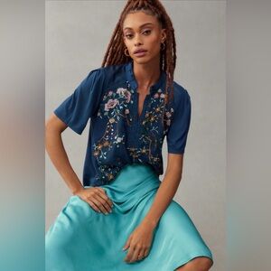 Anthropologie navy floral Tiny Eliana Embroidered Top Size Small